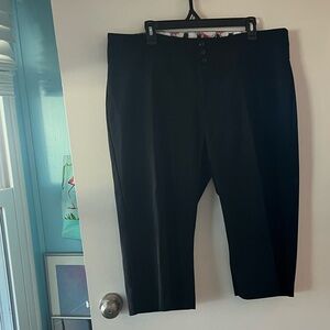 Maurices Black capris with nice details